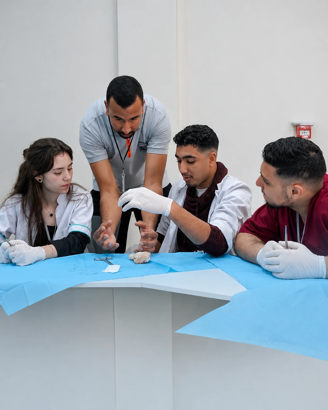 Atelier pratique de secourisme avec des étudiants de l’EEMSI